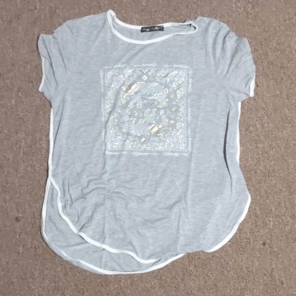 🌼4/$20🌼 Pattern T-Shirt